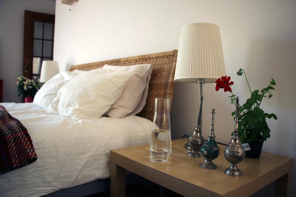 Bed and Breakfast A Casa Da Arvore Вила-Нова-де-Мильфонт Номер фото